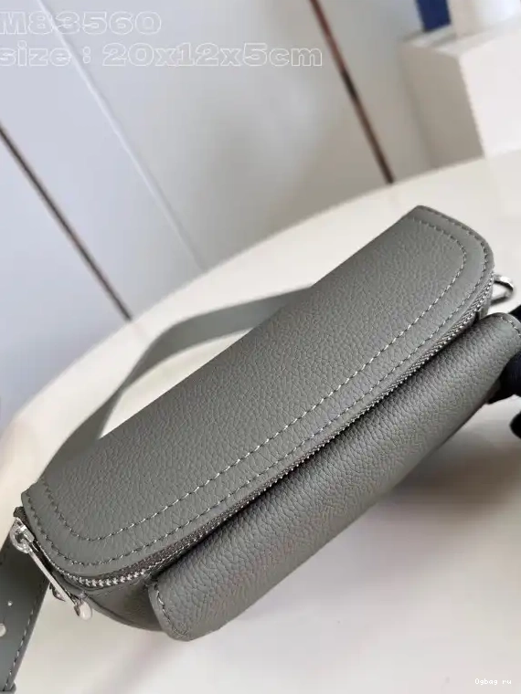 LOUIS Wearable Wallet-20*12*5.5CM Pilot VUITTON 0702